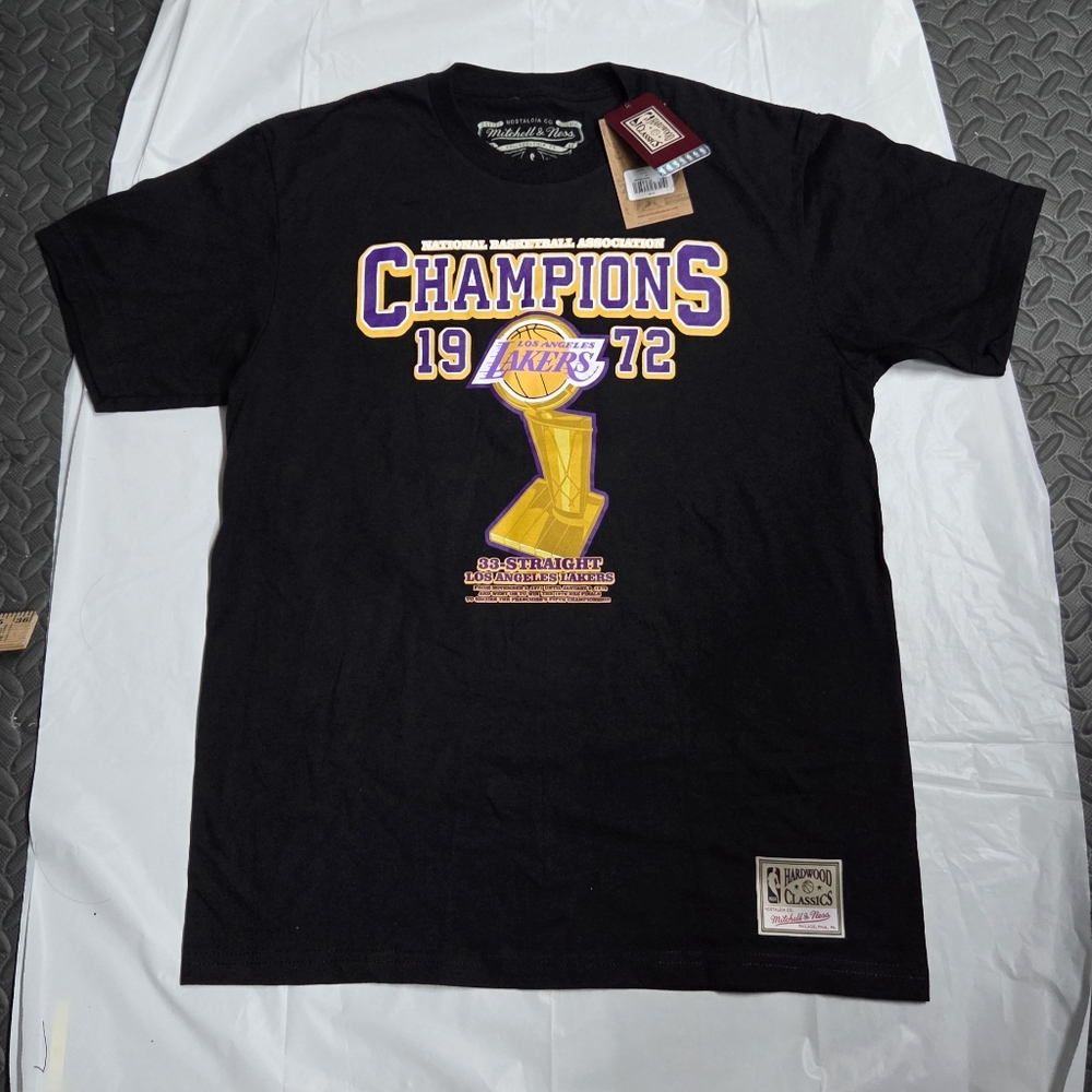 Mitchell Ness Los Angeles Lakers 1972 Championship Tee Black/Gold Mens Size...